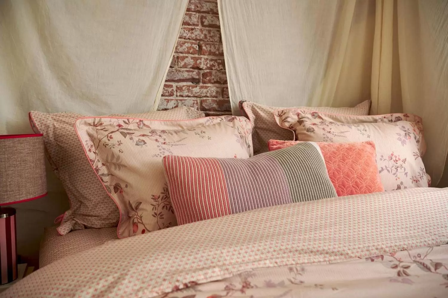 Image of Amor de Dios Sheets Bedding