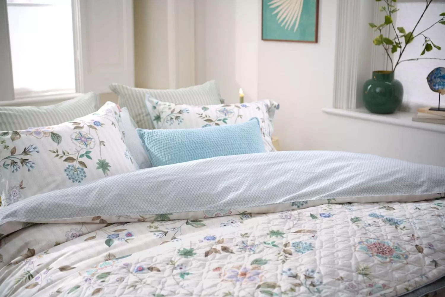 Image of Flores Bailando Sheets Bedding