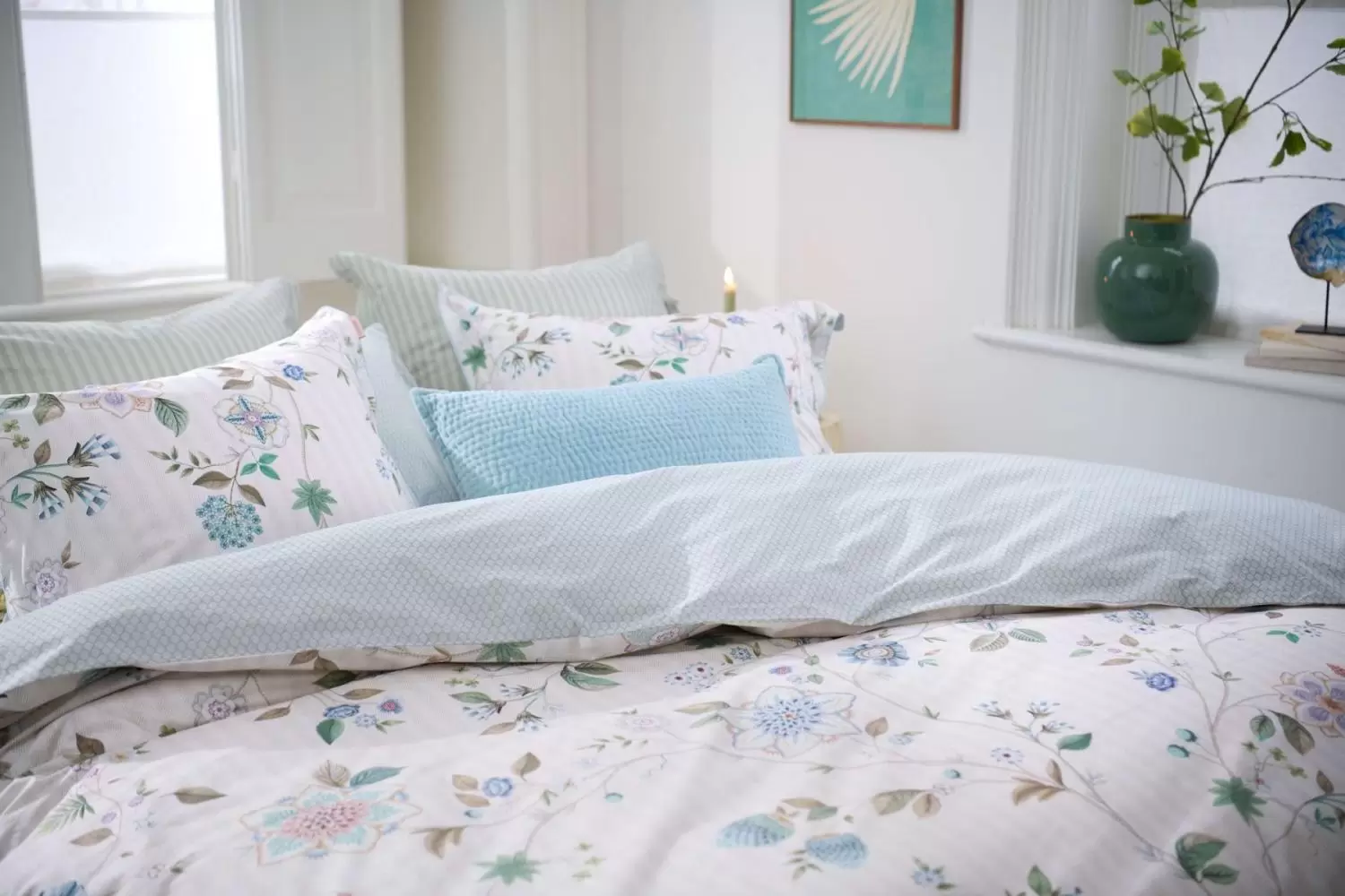 Image of Flores Bailando Sheets Bedding