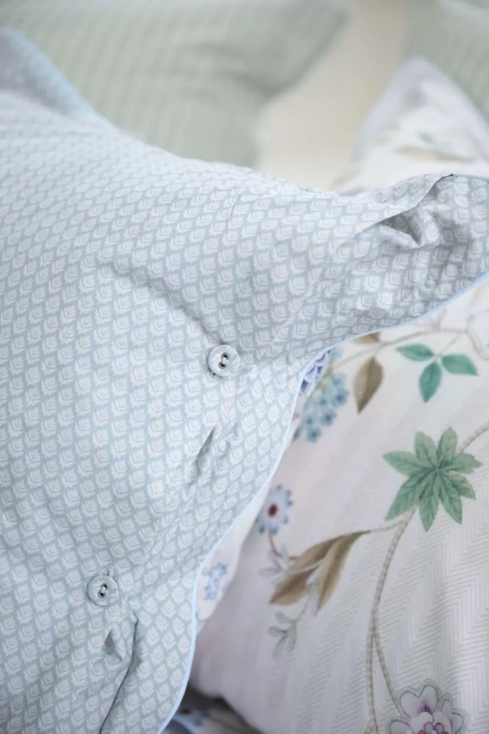 Image of Flores Bailando Sheets Bedding