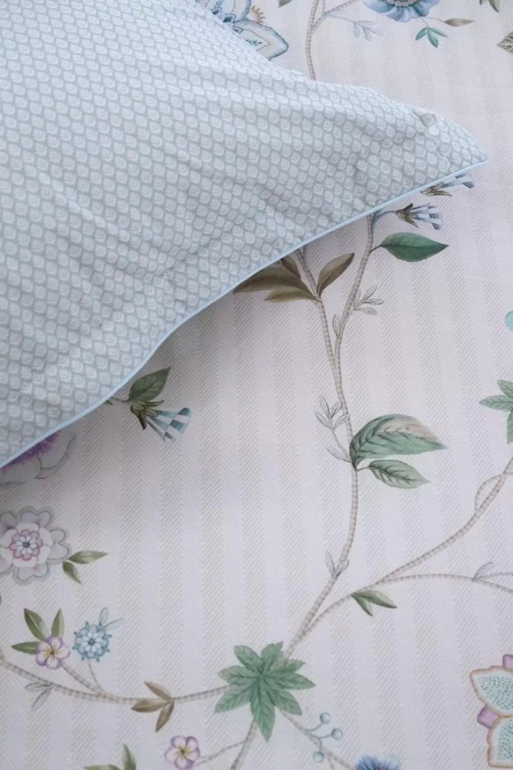 Image of Flores Bailando Sheets Bedding