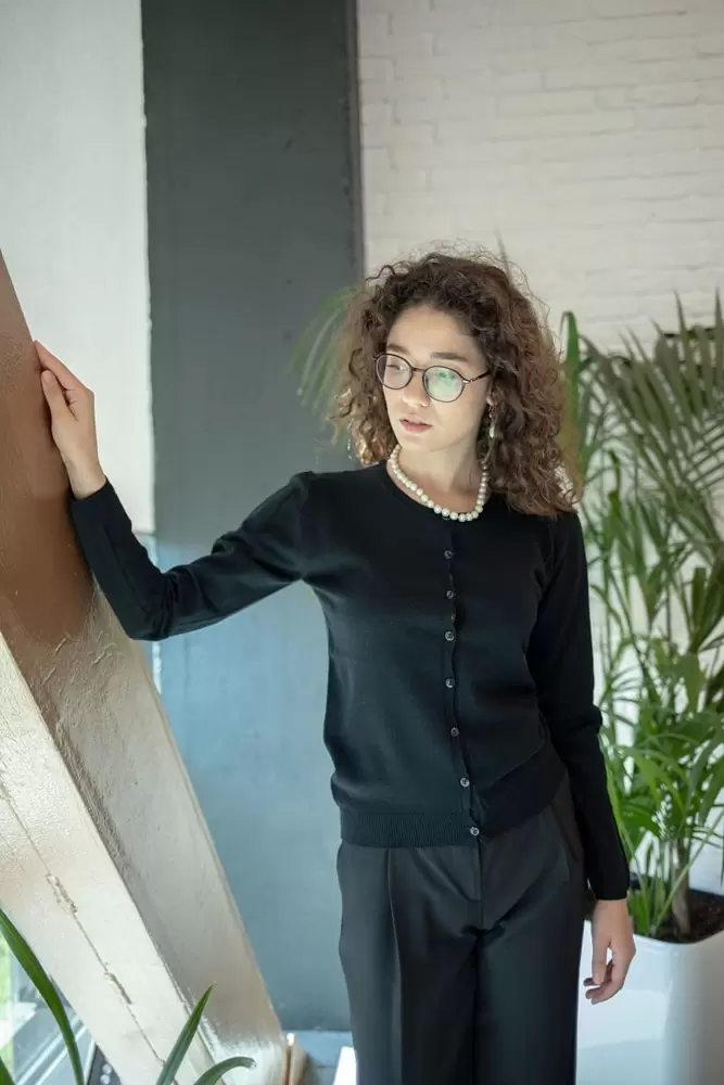 Imagine pt. Cardigan clasic tricotat cu nasturi