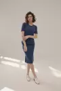 Compleu tricotat bluză clasică cu decolteu oval şi fustă dreaptă cu mâneci scurte Imagine pt. Compleu tricotat bluză clasică cu decolteu oval şi fustă dreaptă cu mâneci scurte
